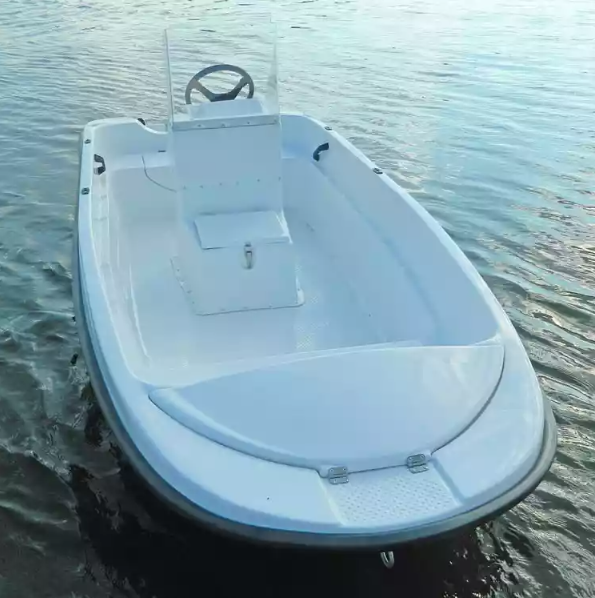 Стеклопластиковая лодка Пингвин с консолью (тримаран) в Нефтеюганске