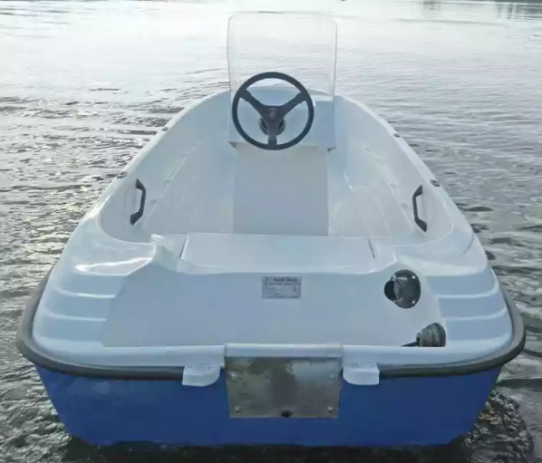 Стеклопластиковая лодка Пингвин с консолью (тримаран) в Нефтеюганске