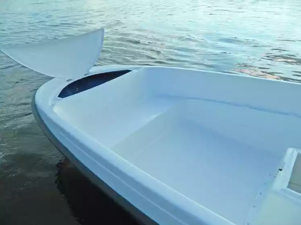 Стеклопластиковая лодка Пингвин с консолью (тримаран) в Нефтеюганске