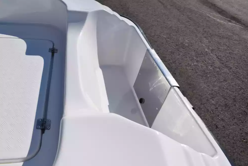 Стеклопластиковая лодка Пингвин (тримаран) в Нефтеюганске