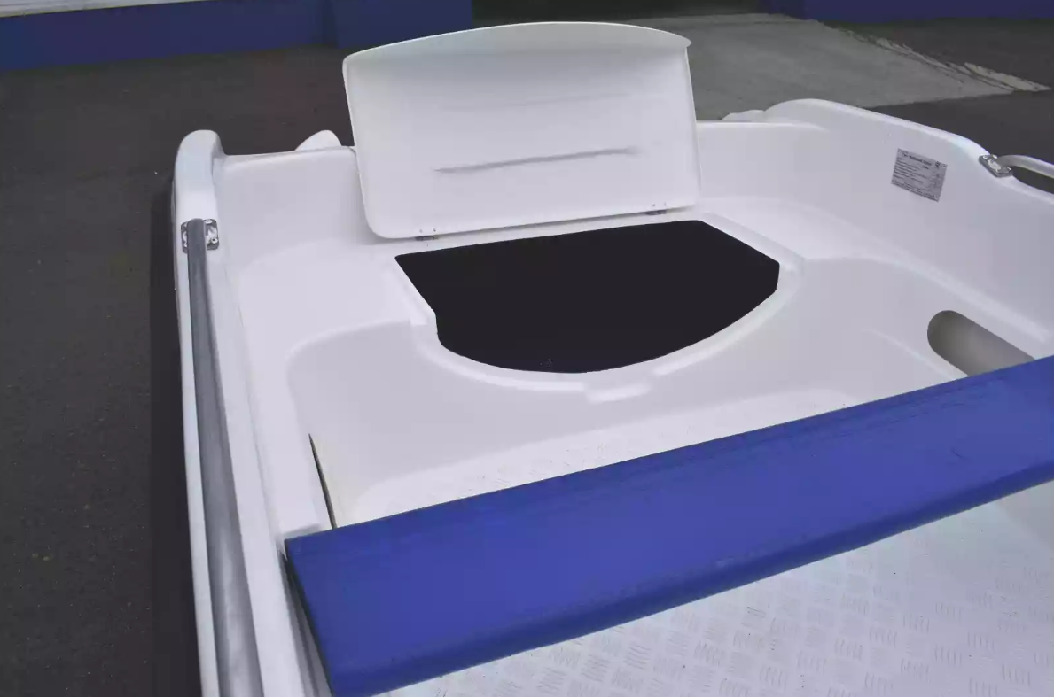 Стеклопластиковая лодка Пингвин New (тримаран) в Нефтеюганске