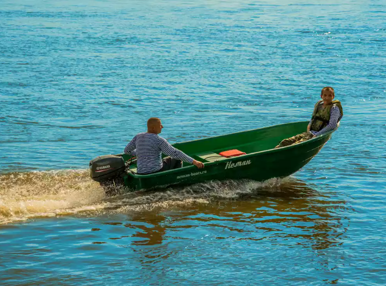 Стеклопластиковая лодка Neman-340 (тримаран) в Нефтеюганске