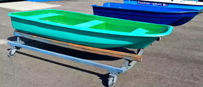 Стеклопластиковая лодка Старт (тримаран) в Нефтеюганске