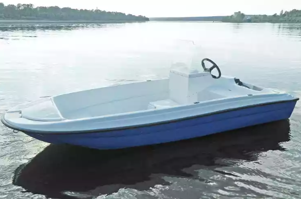 Стеклопластиковая лодка Пингвин с консолью (тримаран) в Нефтеюганске