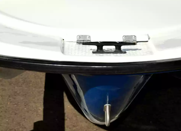 Стеклопластиковая лодка Пингвин с консолью (тримаран) в Нефтеюганске