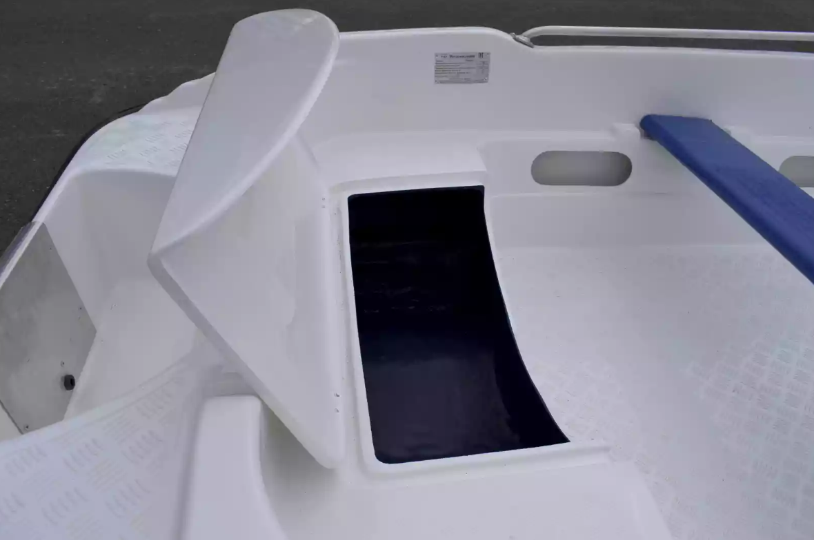 Стеклопластиковая лодка Пингвин New (тримаран) в Нефтеюганске