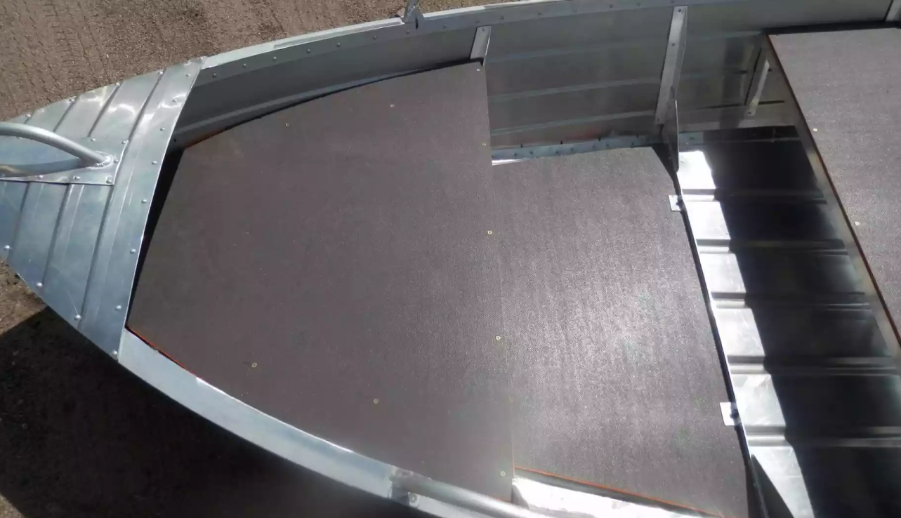 Алюминиевая лодка Вятка-Профи 32 в Нефтеюганске