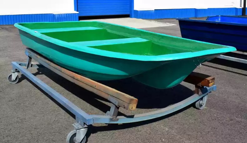 Стеклопластиковая лодка Старт (тримаран) в Нефтеюганске