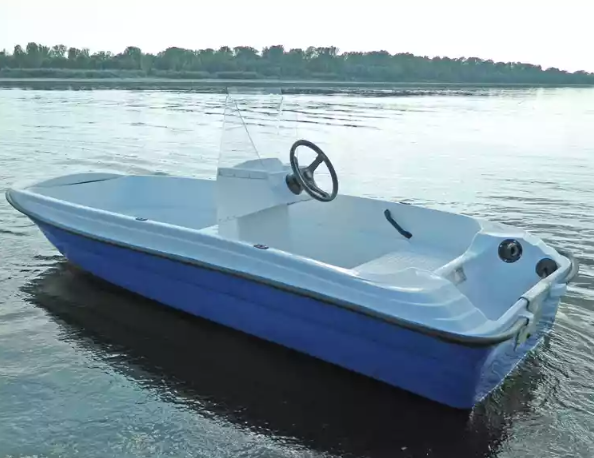 Стеклопластиковая лодка Пингвин с консолью (тримаран) в Нефтеюганске
