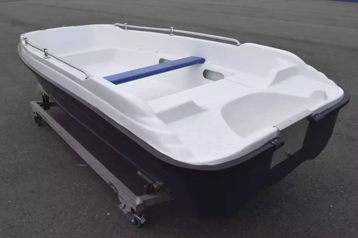 Стеклопластиковая лодка Пингвин New (тримаран) в Нефтеюганске