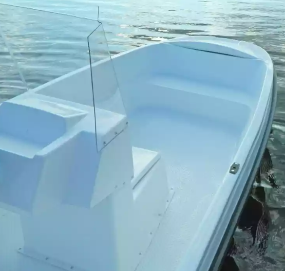 Стеклопластиковая лодка Пингвин с консолью (тримаран) в Нефтеюганске