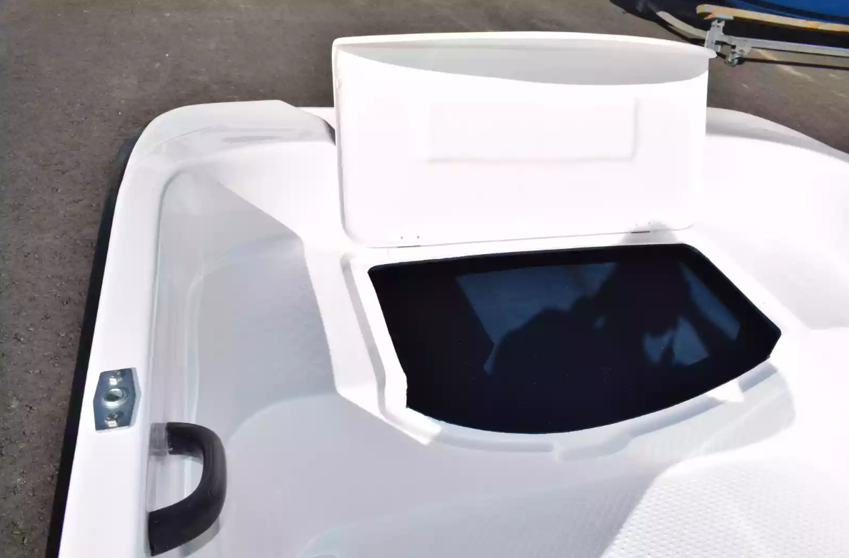 Стеклопластиковая лодка Пингвин (тримаран) в Нефтеюганске