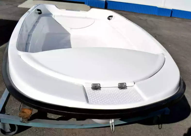 Стеклопластиковая лодка Пингвин (тримаран) в Нефтеюганске