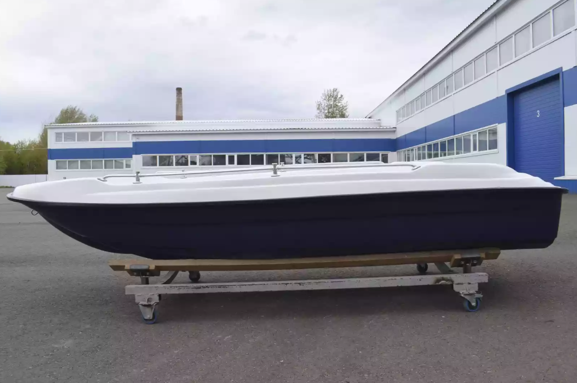 Стеклопластиковая лодка Пингвин New (тримаран) в Нефтеюганске