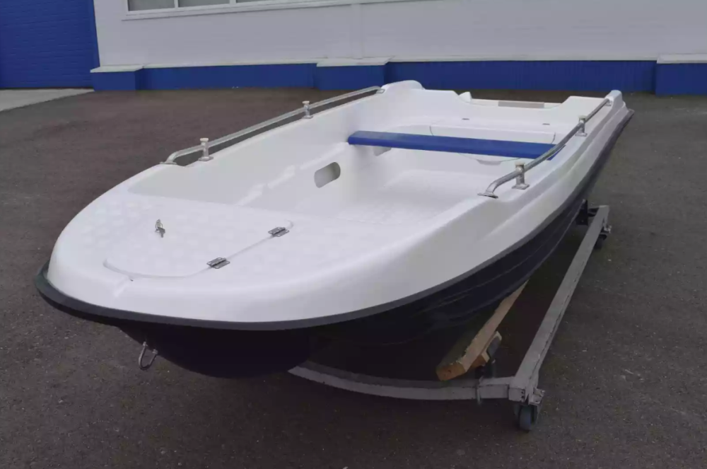 Стеклопластиковая лодка Пингвин New (тримаран) в Нефтеюганске