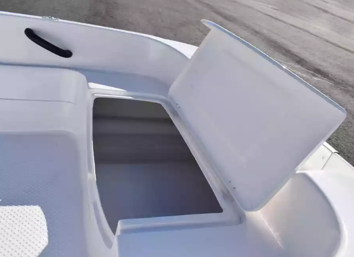 Стеклопластиковая лодка Пингвин (тримаран) в Нефтеюганске