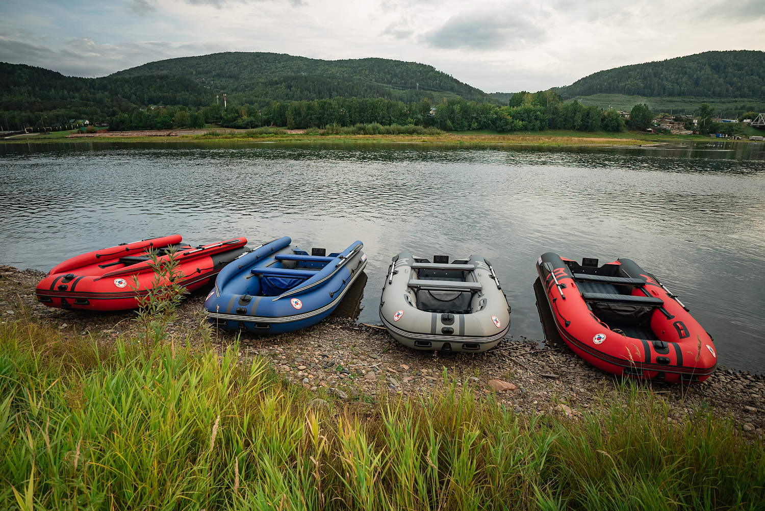 Лодка MISHIMO RIVER FJET PRO 430  под водомет в Нефтеюганске